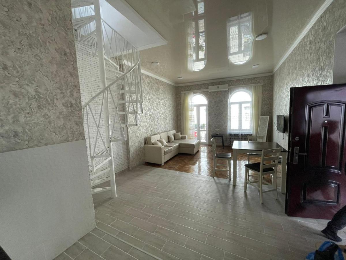 Центр Города Батуми Apartment Rustaveli 13 Exterior photo