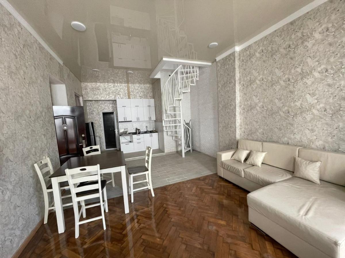 Центр Города Батуми Apartment Rustaveli 13 Exterior photo